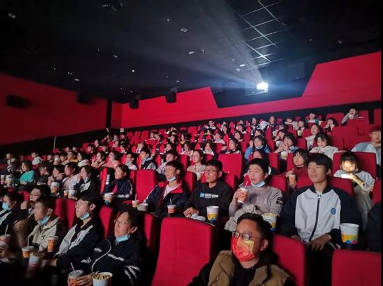 【升学动态】团员观影之致敬先烈 【升学动态】团员观影之致敬先烈