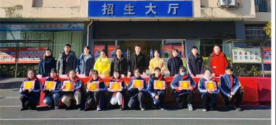 敦品励学，涵养优良学风 明辨笃行，领航青春梦想 ——2021学年度11月份表彰大会