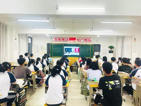 【校园动态】学党史，塑品格，担使命，扬信念 ——腾飞学校庐阳校区师生“同上一堂党史大课”
